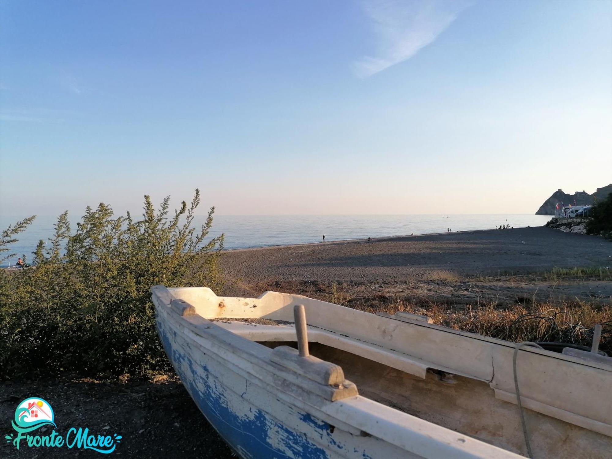 Casa Fronte Mare Villa Santa Teresa Di Riva Buitenkant foto