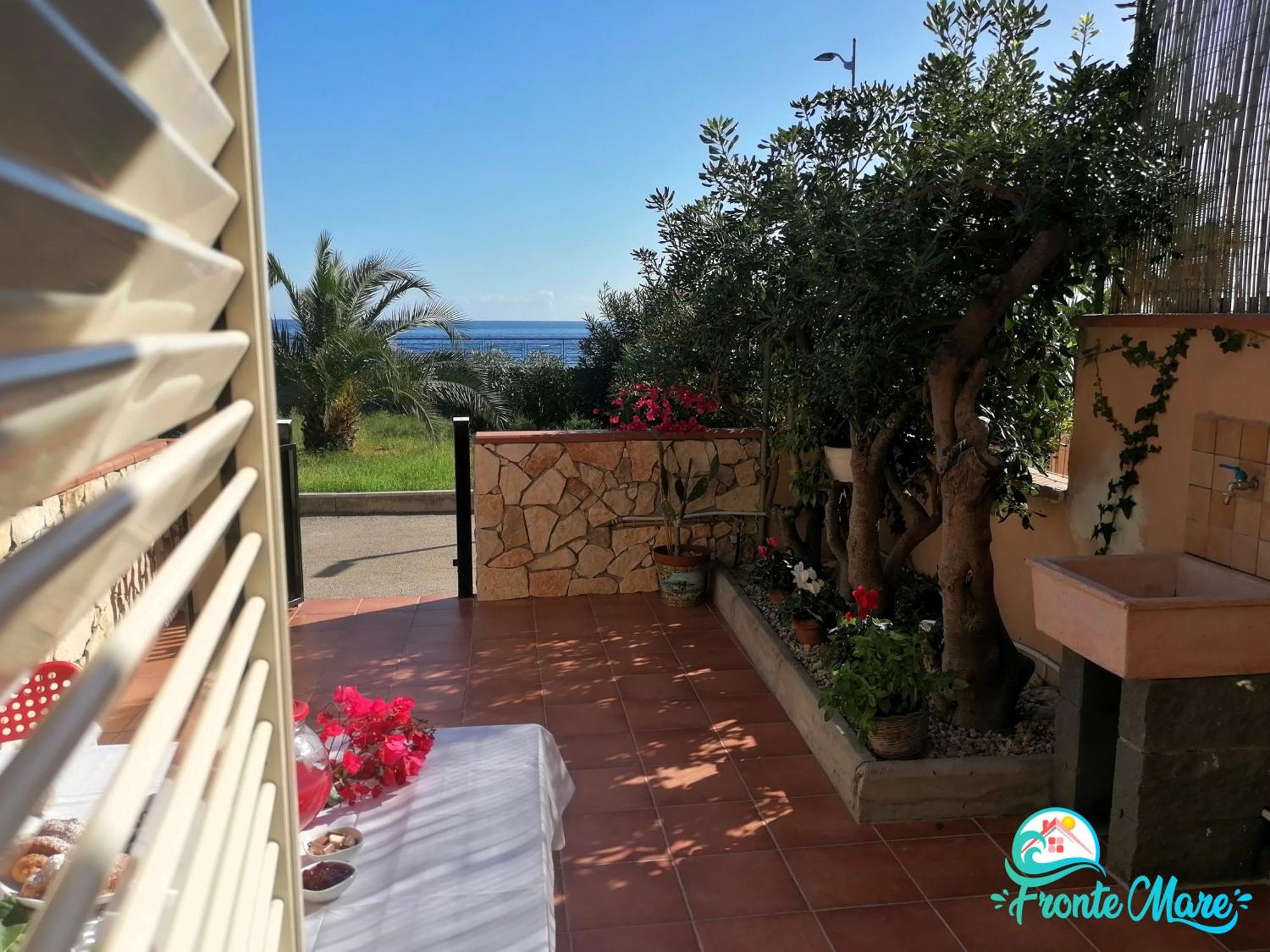 Casa Fronte Mare Villa Santa Teresa Di Riva Buitenkant foto